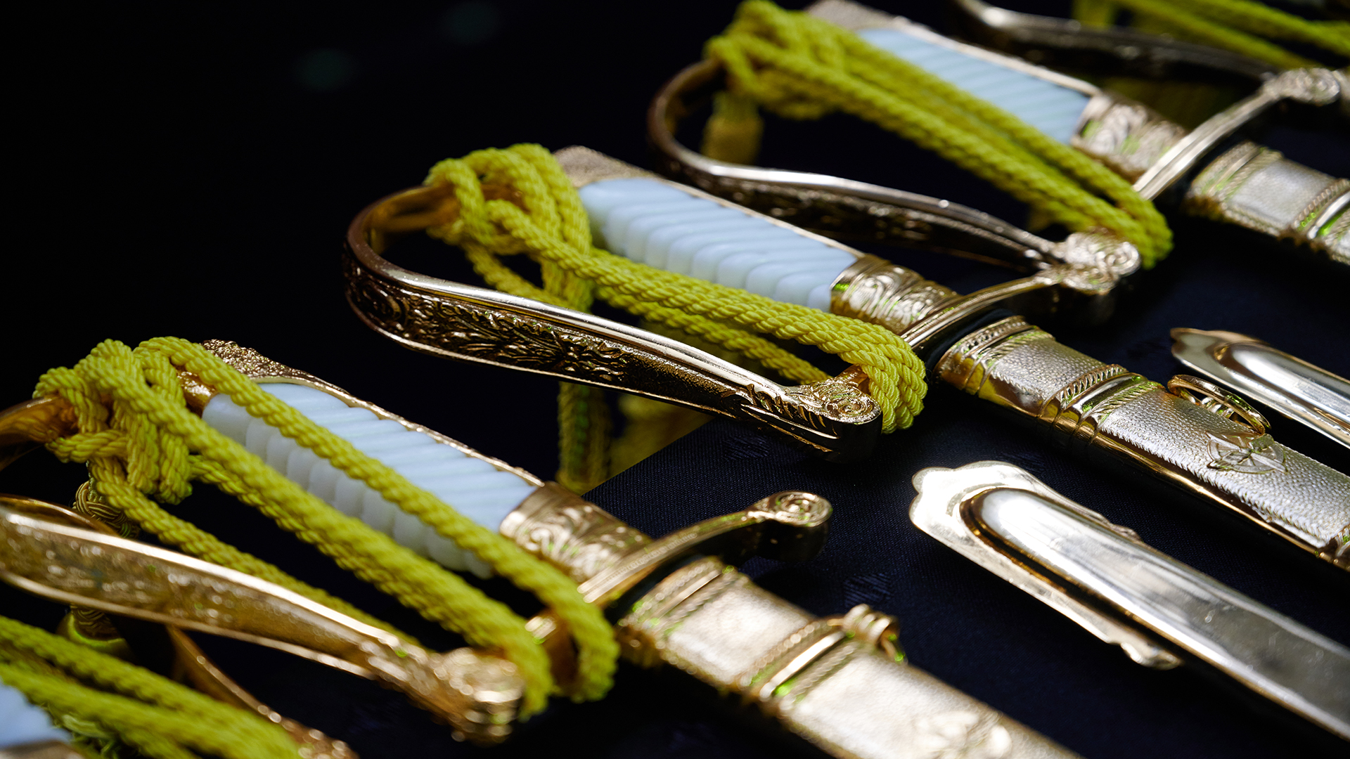 Entrega de sables y despachos a suboficiales mayores de la Fuerza Aérea Argentina